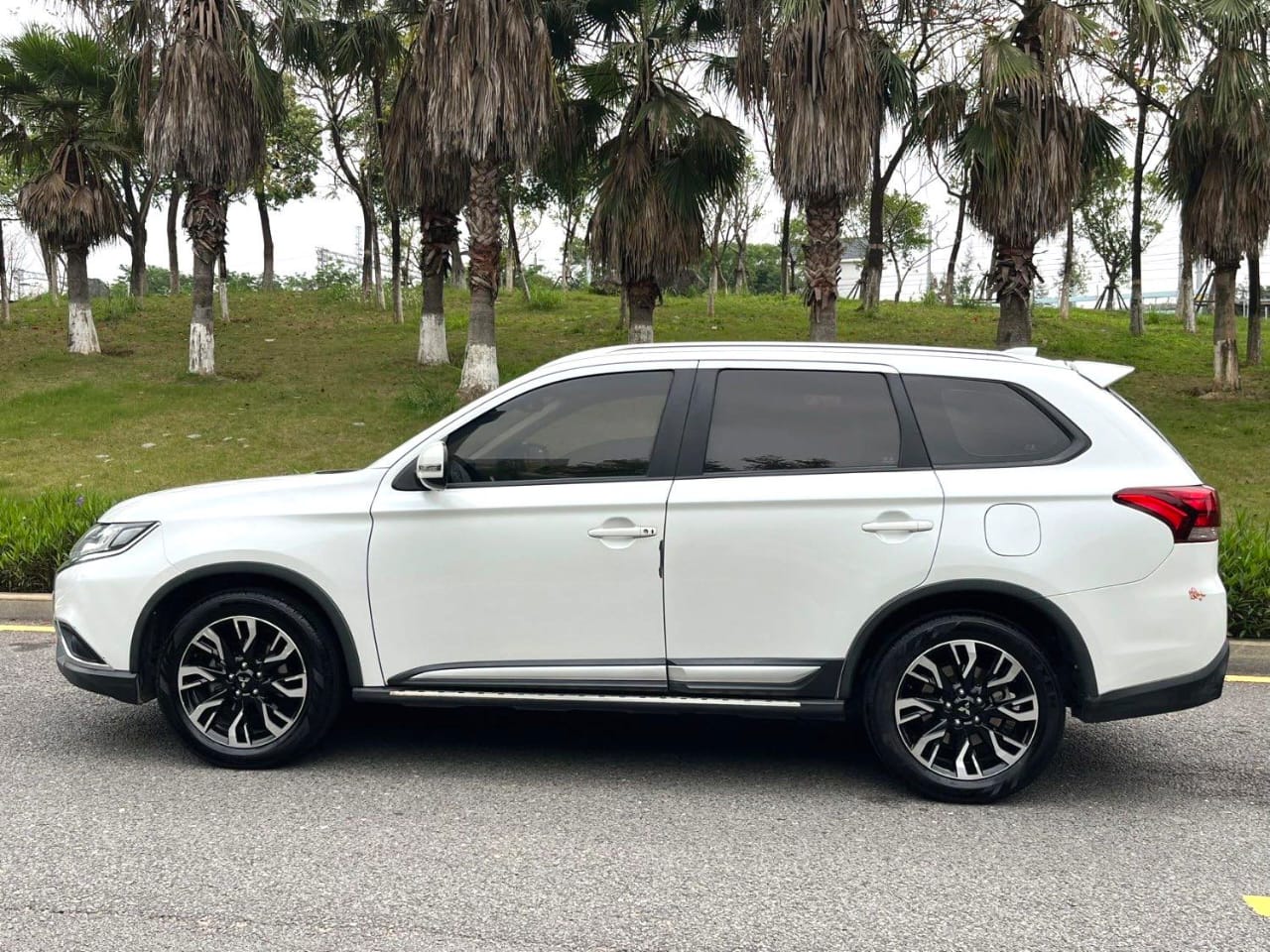 2019 Mitsubishi  Outlander 