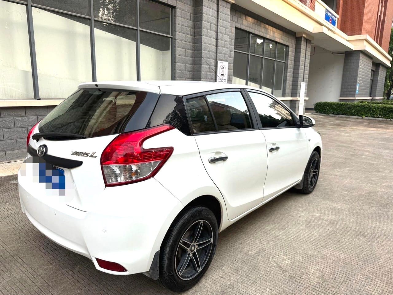 2010 Toyota Yaris / Vios