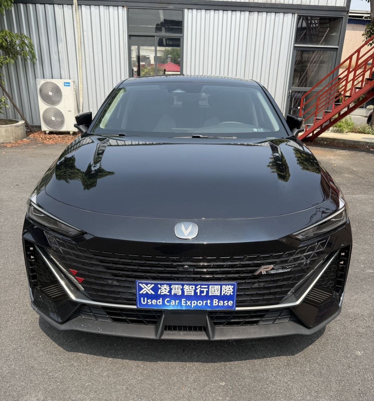 2023 Changan UNI-V iDD 1.5T Plug-in Hybrid – 5-Seater Sedan