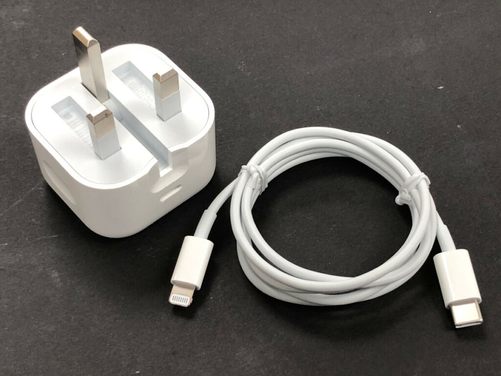 iPhone 12 / 12 Pro Charger